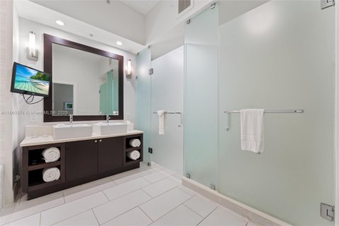 Купить кондоминиум в Дорал, Флорида 1 спальня, 99.41м2, № 1889691 - фото 12