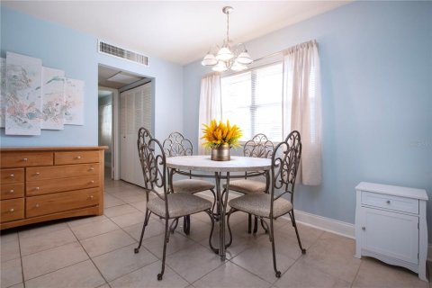 Condo in Sun City Center, Florida, 1 bedroom  № 1907386 - photo 9