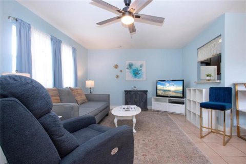 Condo in Sun City Center, Florida, 1 bedroom  № 1907386 - photo 6