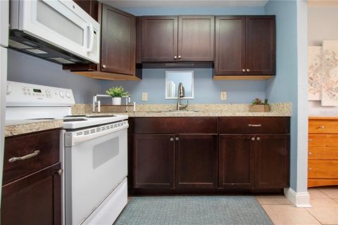 Condo in Sun City Center, Florida, 1 bedroom  № 1907386 - photo 12
