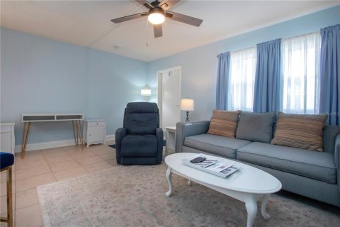 Condo in Sun City Center, Florida, 1 bedroom  № 1907386 - photo 8