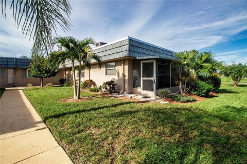 Condo in Sun City Center, Florida, 1 bedroom  № 1907386 - photo 24