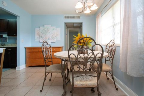 Condo in Sun City Center, Florida, 1 bedroom  № 1907386 - photo 10