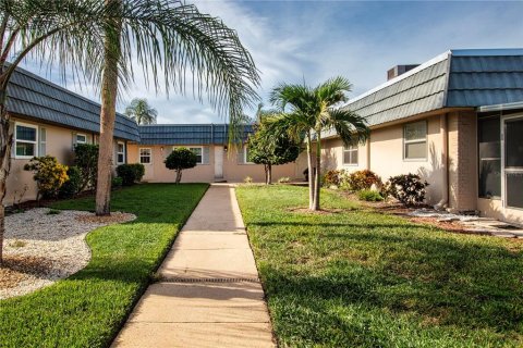 Condo in Sun City Center, Florida, 1 bedroom  № 1907386 - photo 22