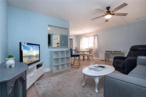 Condo in Sun City Center, Florida, 1 bedroom  № 1907386 - photo 7