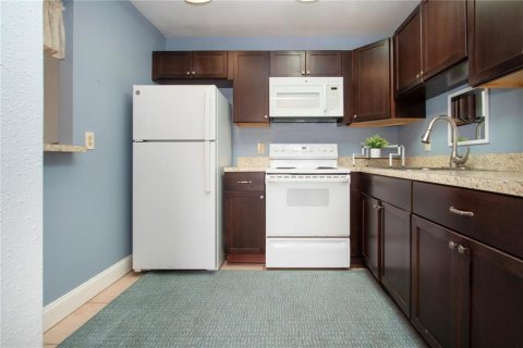 Condo in Sun City Center, Florida, 1 bedroom  № 1907386 - photo 11