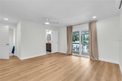 House in Indian Rocks Beach, Florida 3 bedrooms, 145.11 sq.m. № 1904757 - photo 9