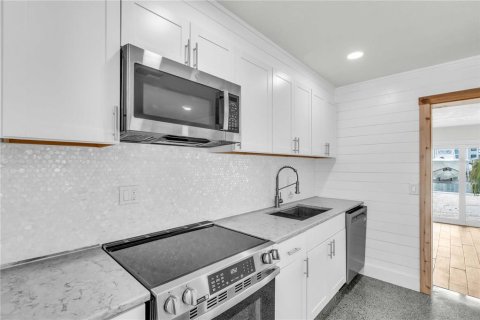 House in Indian Rocks Beach, Florida 3 bedrooms, 145.11 sq.m. № 1904757 - photo 16