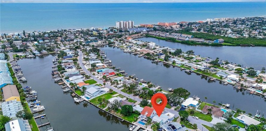 House in Indian Rocks Beach, Florida 3 bedrooms, 145.11 sq.m. № 1904757