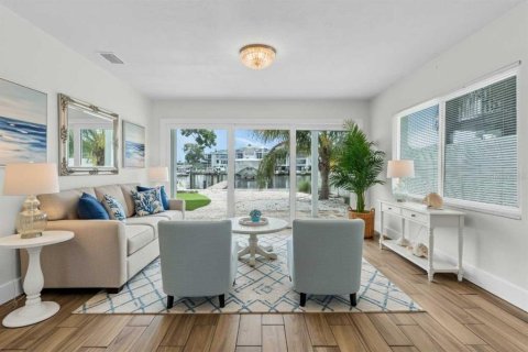 House in Indian Rocks Beach, Florida 3 bedrooms, 145.11 sq.m. № 1904757 - photo 7