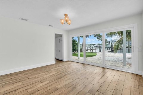 House in Indian Rocks Beach, Florida 3 bedrooms, 145.11 sq.m. № 1904757 - photo 29