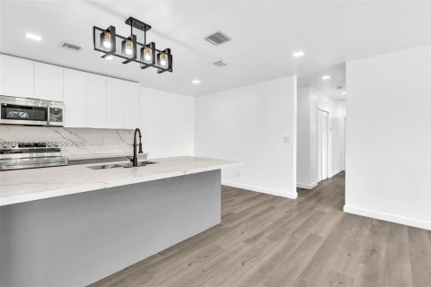 Casa en alquiler en Hollywood, Florida, 4 dormitorios, 318.19 m2 № 2011510 - foto 15