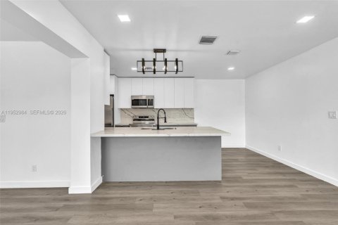 Casa en alquiler en Hollywood, Florida, 4 dormitorios, 318.19 m2 № 2011510 - foto 13