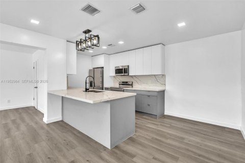 Casa en alquiler en Hollywood, Florida, 4 dormitorios, 318.19 m2 № 2011510 - foto 14