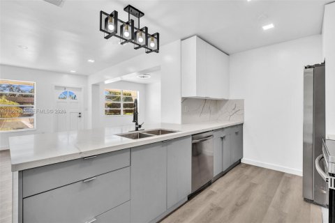 Casa en alquiler en Hollywood, Florida, 4 dormitorios, 318.19 m2 № 2011510 - foto 19