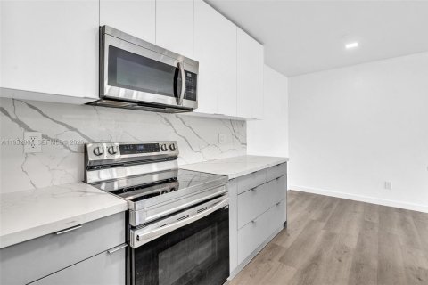 Casa en alquiler en Hollywood, Florida, 4 dormitorios, 318.19 m2 № 2011510 - foto 23