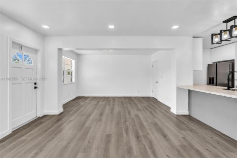 Casa en alquiler en Hollywood, Florida, 4 dormitorios, 318.19 m2 № 2011510 - foto 7