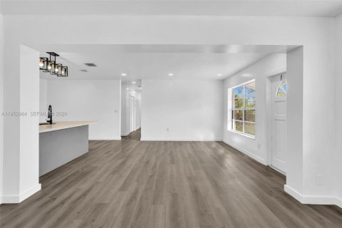 Casa en alquiler en Hollywood, Florida, 4 dormitorios, 318.19 m2 № 2011510 - foto 10