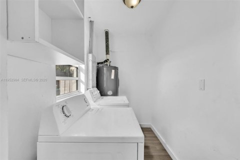 Casa en alquiler en Hollywood, Florida, 4 dormitorios, 318.19 m2 № 2011510 - foto 12