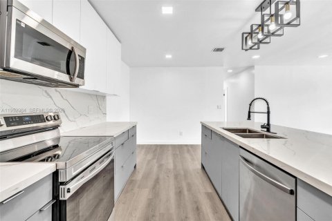 Casa en alquiler en Hollywood, Florida, 4 dormitorios, 318.19 m2 № 2011510 - foto 22