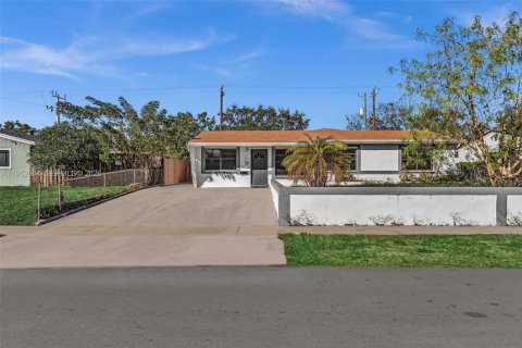Casa en Hollywood, Florida 4 dormitorios, 318.19 m2 № 2011510
