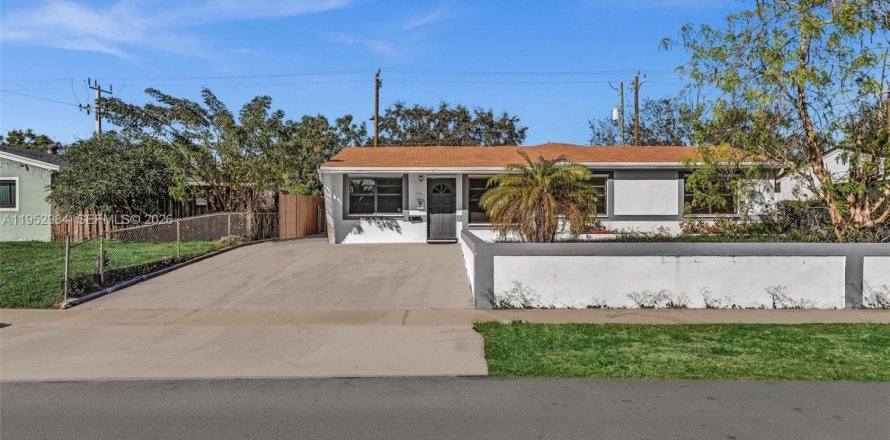 Casa en Hollywood, Florida 4 dormitorios, 318.19 m2 № 2011510