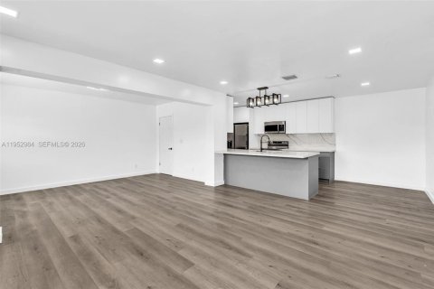 Casa en alquiler en Hollywood, Florida, 4 dormitorios, 318.19 m2 № 2011510 - foto 6