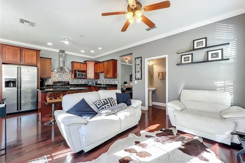 Townhouse in Winter Park, Florida 3 bedrooms, 154.22 sq.m. № 1910857 - photo 9