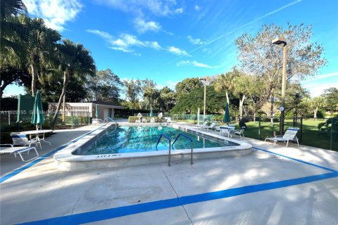 Condo in Pembroke Pines, Florida, 1 bedroom № 1989054 - photo 29