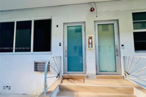 Снять в аренду квартиру в Майами-Бич, Флорида 44.59м2, № 1933663 - фото 16