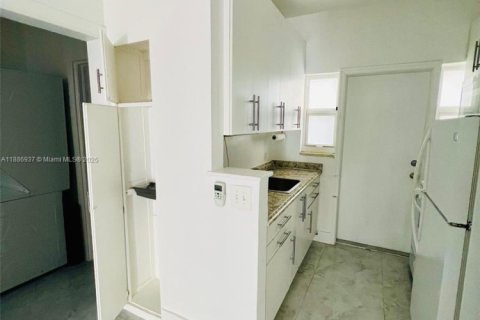 Снять в аренду квартиру в Майами-Бич, Флорида 44.59м2, № 1933663 - фото 7