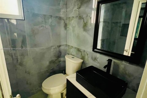 Снять в аренду квартиру в Майами-Бич, Флорида 44.59м2, № 1933663 - фото 12