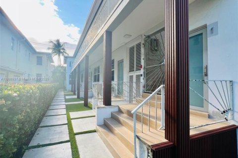 Снять в аренду квартиру в Майами-Бич, Флорида 44.59м2, № 1933663 - фото 1