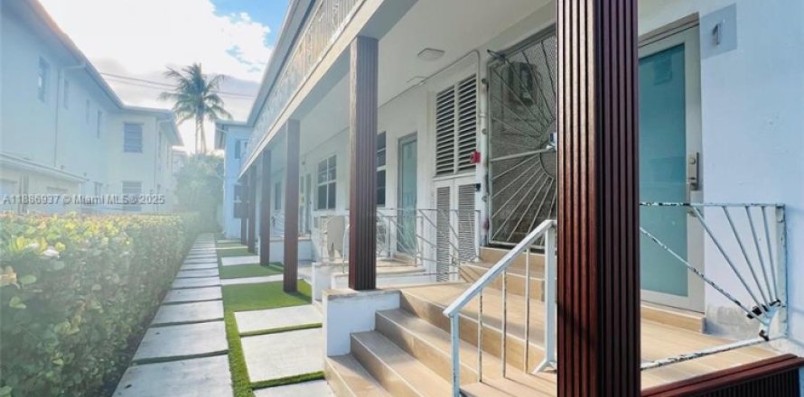 Estudio en Miami Beach, Florida № 1933663