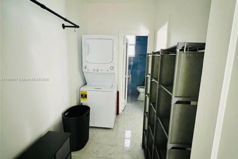 Снять в аренду квартиру в Майами-Бич, Флорида 44.59м2, № 1933663 - фото 11