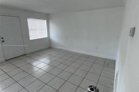Copropriété à louer à Hialeah, Floride: 2 chambres, 68.38 m2 № 1956152 - photo 4