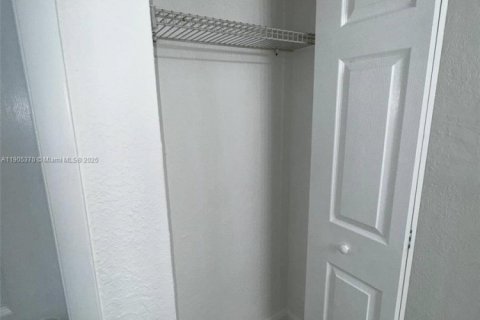 Copropriété à louer à Hialeah, Floride: 2 chambres, 68.38 m2 № 1956152 - photo 14