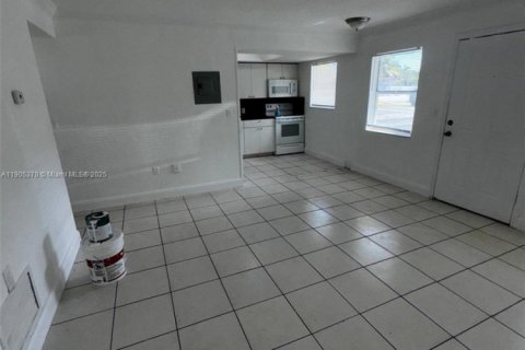 Copropriété à louer à Hialeah, Floride: 2 chambres, 68.38 m2 № 1956152 - photo 2