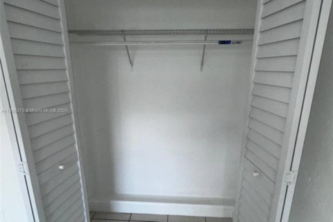 Copropriété à louer à Hialeah, Floride: 2 chambres, 68.38 m2 № 1956152 - photo 8