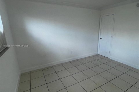Copropriété à louer à Hialeah, Floride: 2 chambres, 68.38 m2 № 1956152 - photo 12