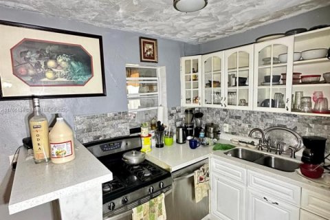 Casa en venta en Miami Gardens, Florida, 3 dormitorios, 151.8 m2 № 1936314 - foto 8