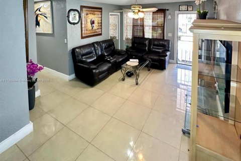 Casa en venta en Miami Gardens, Florida, 3 dormitorios, 151.8 m2 № 1936314 - foto 5