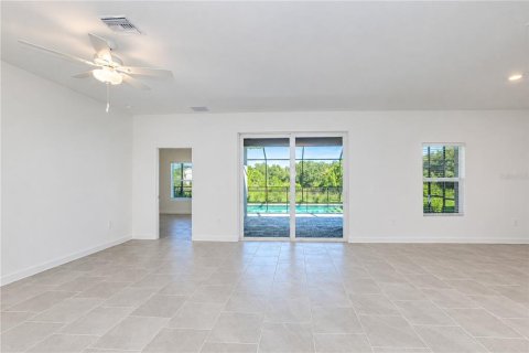 House in Punta Gorda, Florida 4 bedrooms, 234.11 sq.m. № 2396269 - photo 14