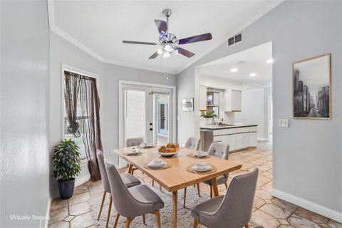 House in Winter Haven, Florida 3 bedrooms, 163.69 sq.m. № 2388106 - photo 9
