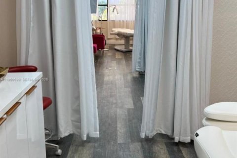 Propiedad comercial en venta en Hollywood, Florida № 2089271 - foto 21