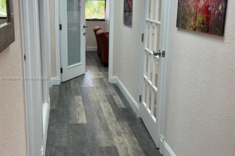 Propiedad comercial en venta en Hollywood, Florida № 2089271 - foto 20