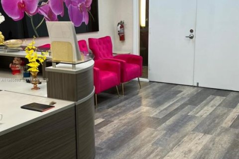 Propiedad comercial en venta en Hollywood, Florida № 2089271 - foto 12