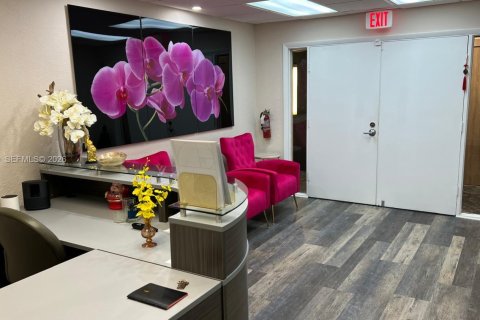 Propiedad comercial en venta en Hollywood, Florida № 2089271 - foto 2