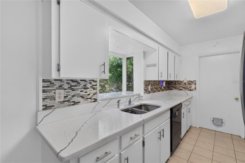 House in Mount Dora, Florida 3 bedrooms, 138.89 sq.m. № 2197378 - photo 9