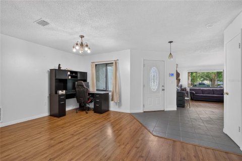 House in Mount Dora, Florida 3 bedrooms, 138.89 sq.m. № 2197378 - photo 6